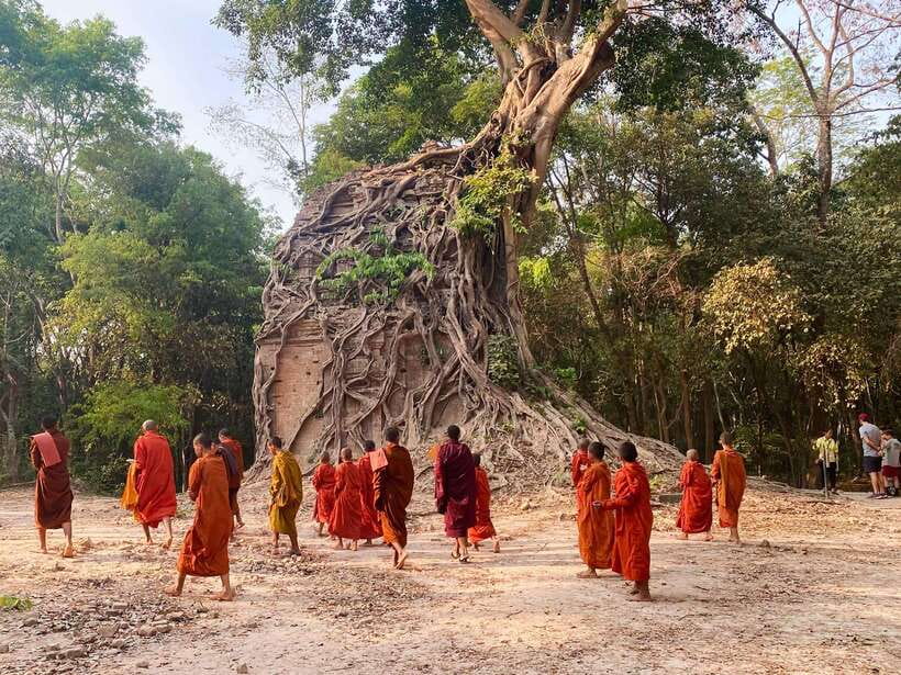Phnom Penh - Siem Reap Road Transfer Plus Sightseeing - The final road section and hotel drop-off