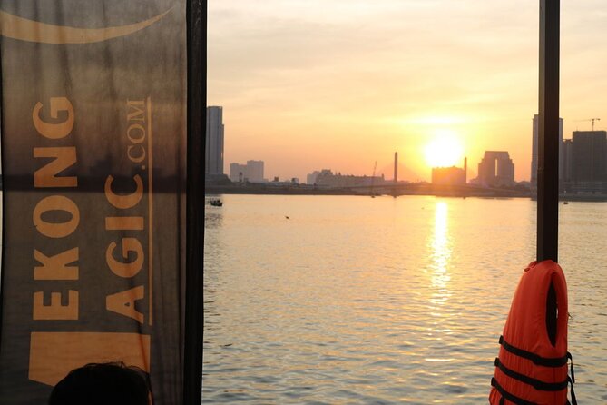 Phnom Penh: Sunset Cruise-Free Beers-Sodas-BBQ Buffet-fruit plate - Fishermen, stilted villages, and river life