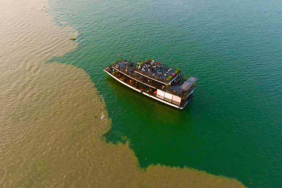 Phnom Penh: Sunset Cruise with Unlimited Beer &Fruit platter - Getting to the boat by tuk-tuk