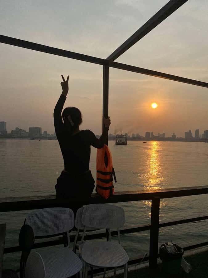 Phnom Penh: Sunset Cruise with Unlimited Beers & BBQ Buffet - Getting back after the pier