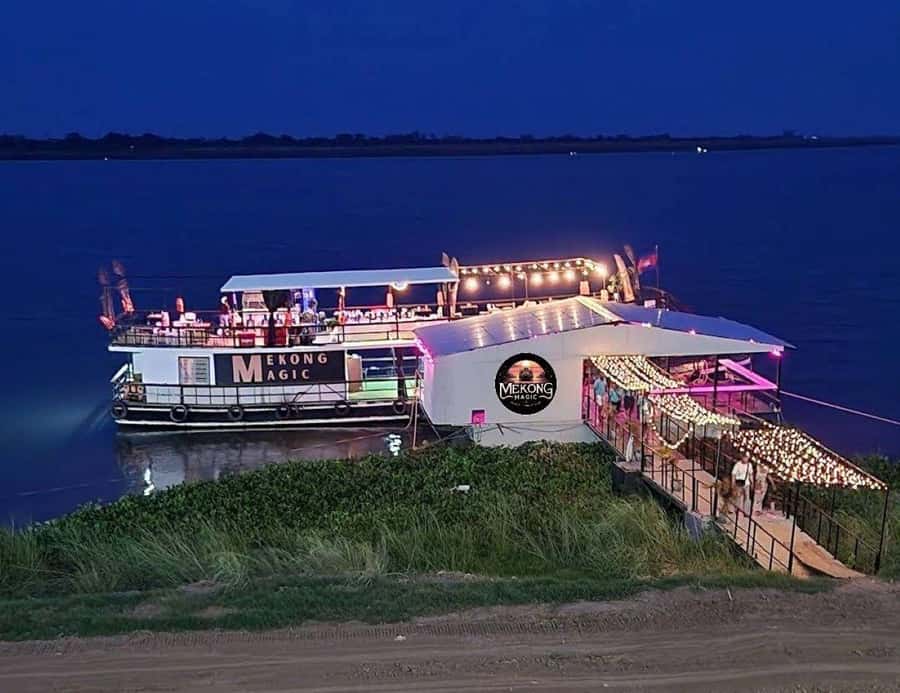 Phnom Penh: Sunset Cruise with Unlimited Beers & BBQ Buffet - Sunset over the Tonle Sap and Mekong
