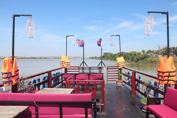 Phnom Penh to Siem Reap Cruise/road tour or Siem Reap/Phnom Penh - The Koh Chen island and river-village stop