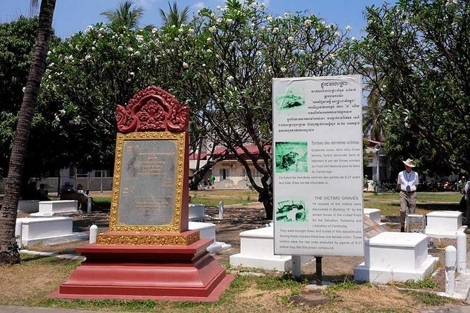 Phnom Penh Vital Discovery-Full Day Tour (Including all services) - Choeung Ek and the weight of the Killing Fields
