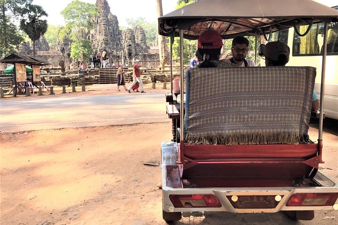Private Angkor Sunrise Bayon Ta Prohm Bonteay Srie Vip Tour - Bayon and its many stone faces