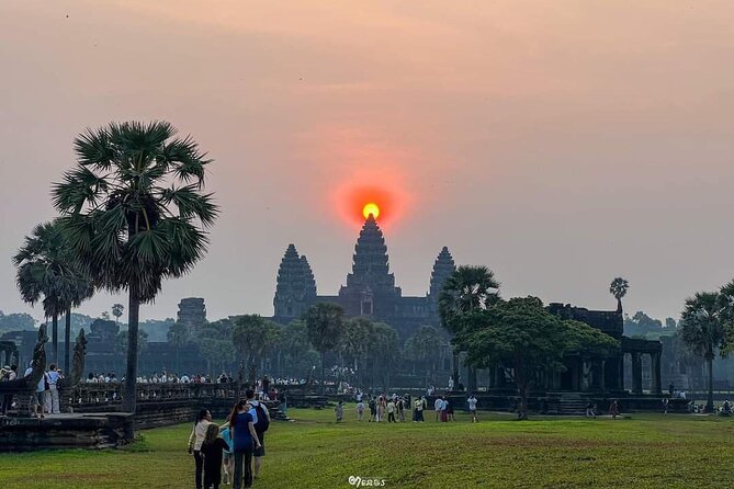 Private Angkor Sunrise Guided Tour - Angkor Wat at sunrise, then a second look