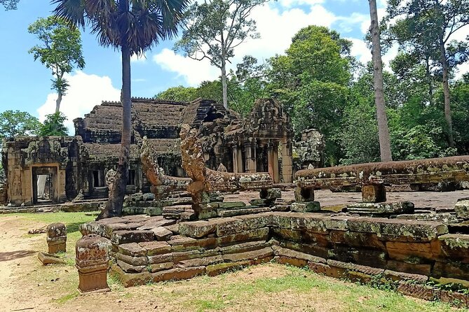 Private Angkor Wat Guided Sunset Tour - Angkor Wat begins the day with scale and detail