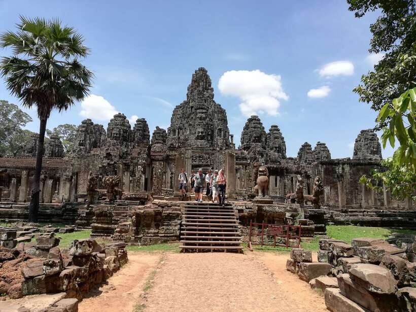 Private Angkor Wat Temple Tour - What the guide and driver add to the day