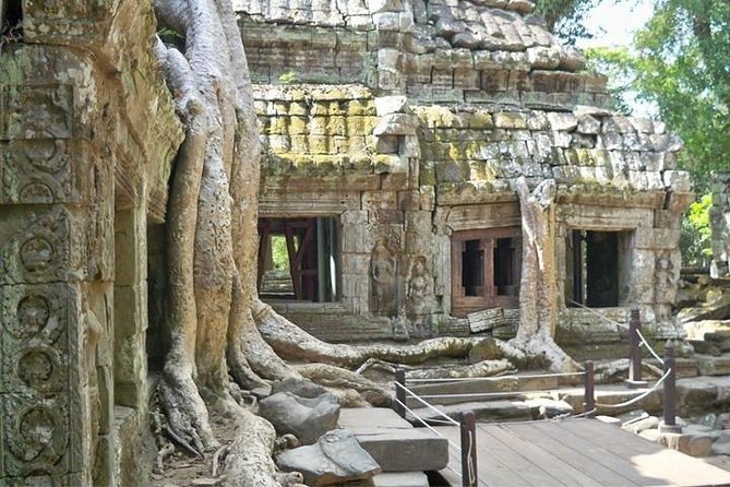 Private Angkor Wat Tour from Siem Reap - Phnom Bakheng and the sunset finish