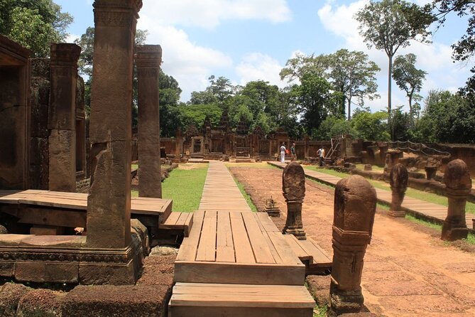 Private Banteay Srei and 4 Temples Guided Tour - Pickup, start time, and temple passes