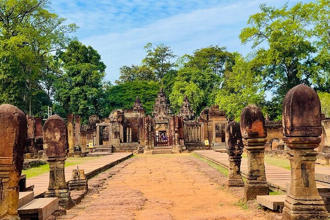 Private Banteay Srei Kbal Spean Tours and Landmine museum - Kbal Spean, a carved riverbed in the forest
