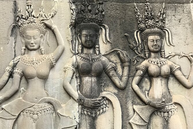 Private Guided Angkor Wat Tour by Lady Tuk Tuk with Monk Blessing - What the private format changes