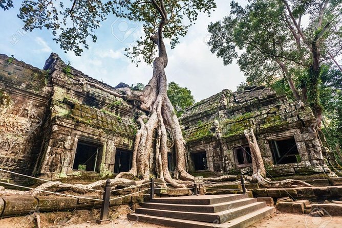 Private guided Full -day Angkor tour with sun set - What the guide and car add to the day