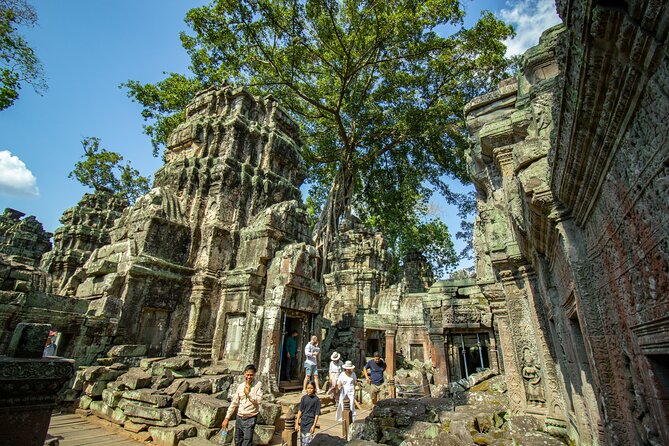 Private Guided Tour To Angkor Wat & Its Surrounding-Angkor Park - Lunch beside Srah Srang breaks up the heat