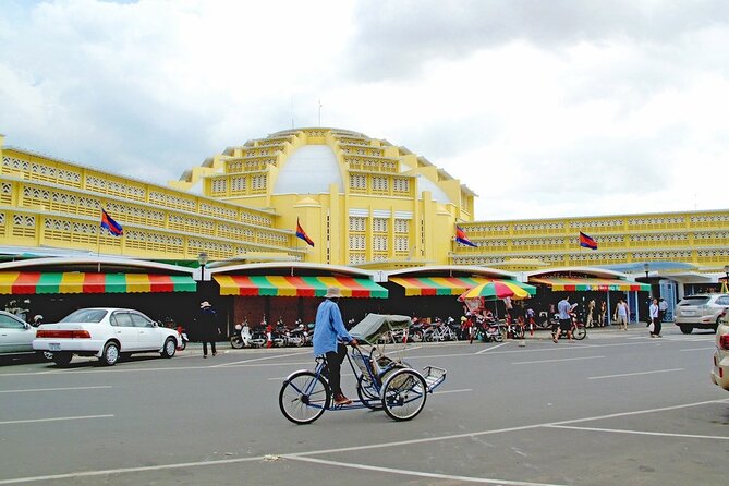 Private Half-Day Tour of Phnom Penh's Traditional Markets - The Russian Market’s Crowded Aisles
