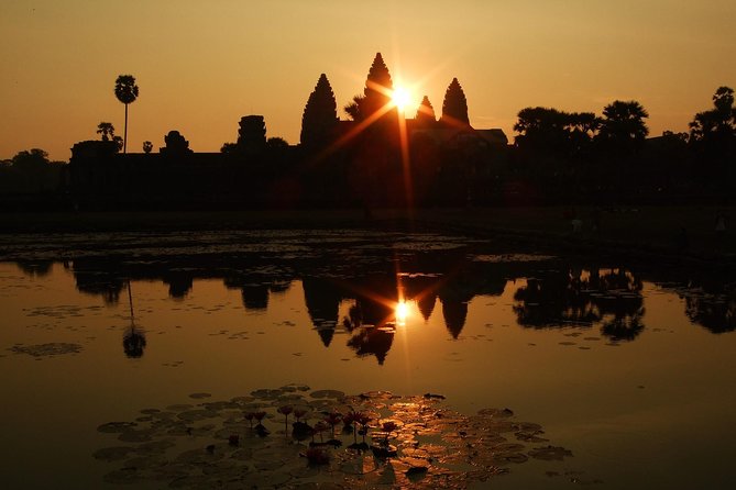 Private Temples Guided Tour (Angkor Wat, Ta Prom & Angkor Thom) - SUV transport, water, and the comfort factor
