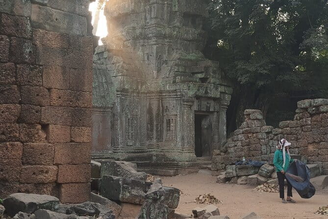 Private Two Days Siem Reap Temples Discovery Guided Tour - Day one: Angkor Wat at 9 AM