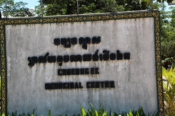 S-21 Prison and Killing Fields - Choeung Ek: 90 minutes at the Killing Fields