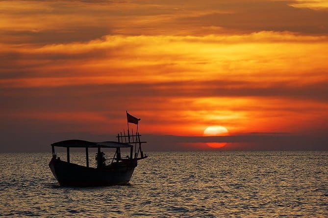 Scenic Boat Journey from Siem Reap to Battambang - Floating villages and life on the river