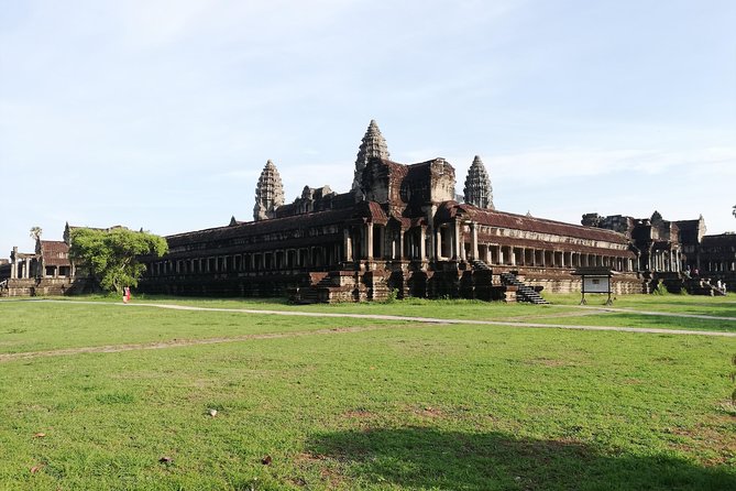 Shared Tour to Angkor Wat, Bayon and Ta Prohm Temples - Angkor Thom South Gate: a quick look at the old city