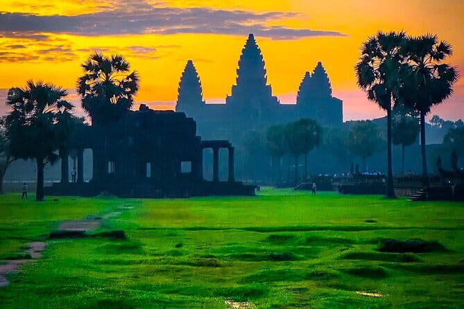 Siem Reap: 1 Day Angkor Wat + Sunrise Private Tour with Tuk-Tuk - Key points at a glance