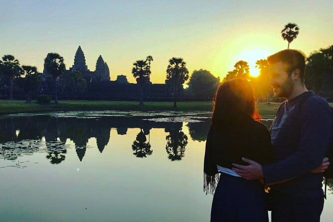 Siem Reap: 1 Day Angkor Wat + Sunrise Private Tour with Tuk-Tuk - Bayon and the faces of Angkor Thom
