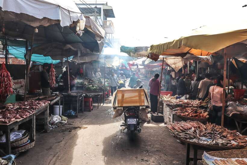 Siem Reap: 3-Hour Behind-the-Scenes Tuk-Tuk Tour - Who should book this city tour?