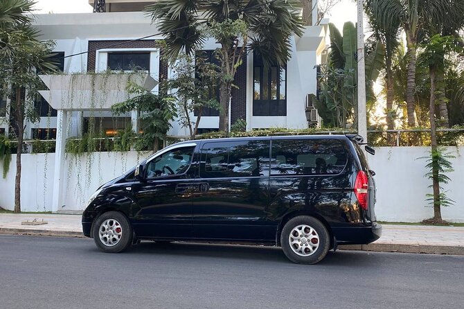 Siem Reap Airport Transfer with Fast Track Immigration Service - Collecting your luggage and reaching the driver