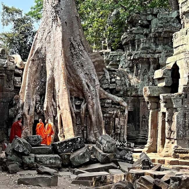 Siem Reap: Angkor 1-Day Private Tour with Sunset or Sunrise - Private transport, guides, and the pace of walking