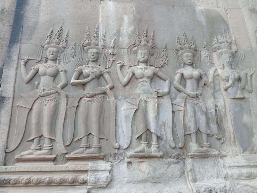 Siem Reap: Angkor Full-Day Group Tour with Japanese Guide - Two hours at Angkor Wat