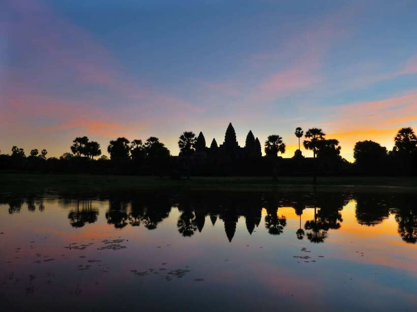 Siem Reap: Angkor Sunrise 1- or 2-Day Guided Temples Tour - Angkor Thom, Bayon, and the stone faces