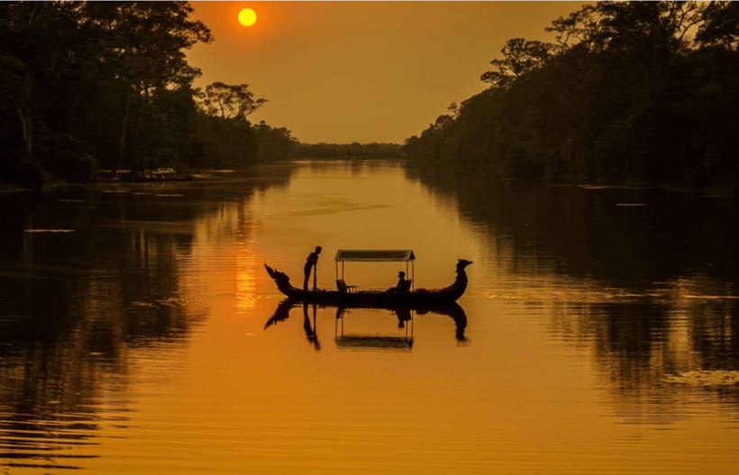 Siem Reap: Angkor Sunset Bike & Boat Tour /E-Bike Available - The Dragon Boat sunset finish