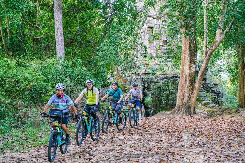 Siem Reap: Angkor Sunset Bike & Boat Tour /E-Bike Available - Who will get the most from this ride?
