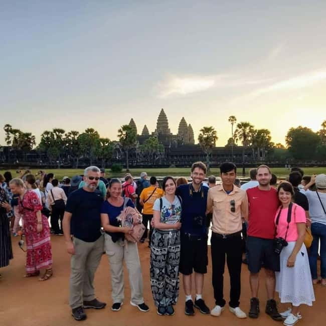 Siem Reap: Angkor Wat Private Tour with Sunrise - Guides, languages, and the private format