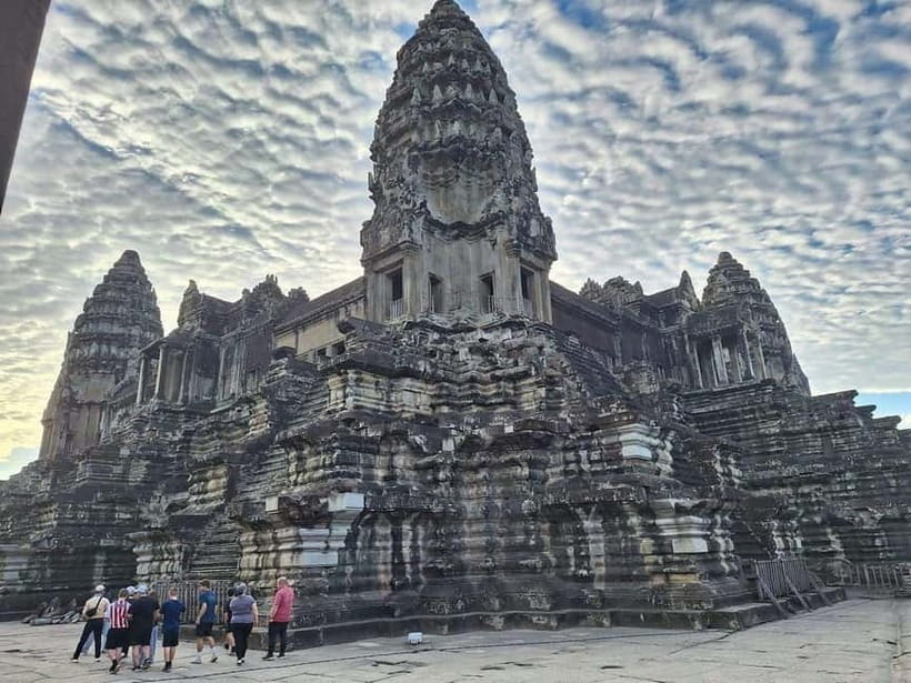 Siem Reap: Angkor Wat Small-Group Day Tour - Key points at a glance