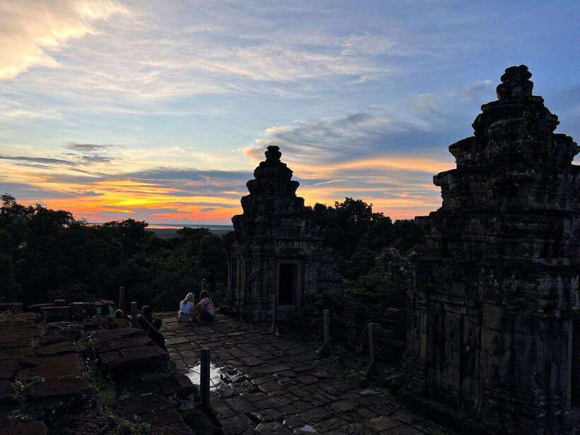 Siem Reap: Angkor Wat Small-Group Day Tour and Sunset - The guide and driver make the biggest difference