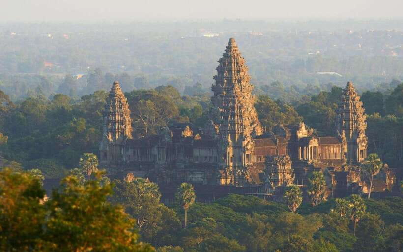 Siem Reap: Angkor Wat Small-Group Full Day Tour and Sunset - Entering Angkor Thom through the Great Royal City