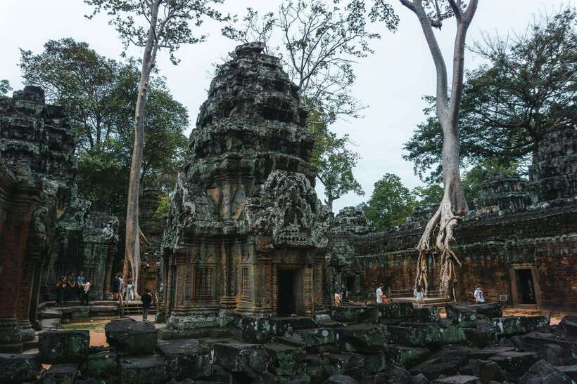 Siem Reap: Angkor Wat Small-Group Full Day Tour and Sunset - Lunch and palm sugar in Phum Preah Dak