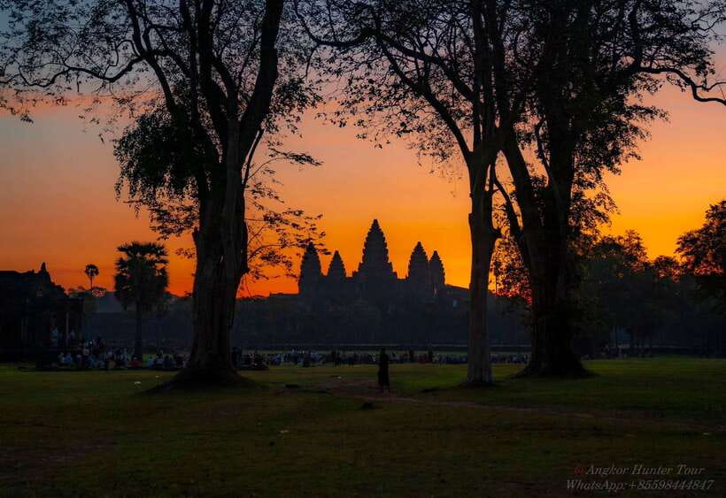 Siem Reap: Angkor Wat: Small-Group Sunrise Tour - Srah Srang gives you an hour to reset