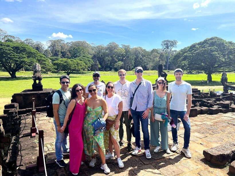 Siem Reap: Angkor Wat: Small-Group Sunrise Tour - One hour inside Angkor Wat’s main temple