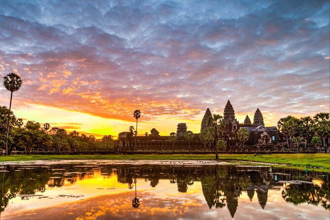 Siem Reap: Angkor Wat Sunrise Bike Tour & Jungle Breakfast - Why the sunrise start is worth the early alarm
