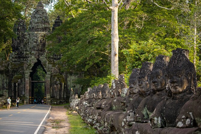 Siem Reap: Angkor Wat Sunrise & Explore Angkor Temples With Guide - Breakfast beside Srah Srang
