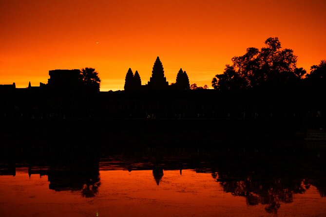 Siem Reap: Angkor Wat Sunrise & Explore Angkor Temples With Guide - Bayon’s smiling stone faces