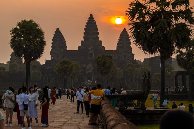 Siem Reap: Angkor Wat Sunrise & Explore Angkor Temples With Guide - What your guide and tuk-tuk add