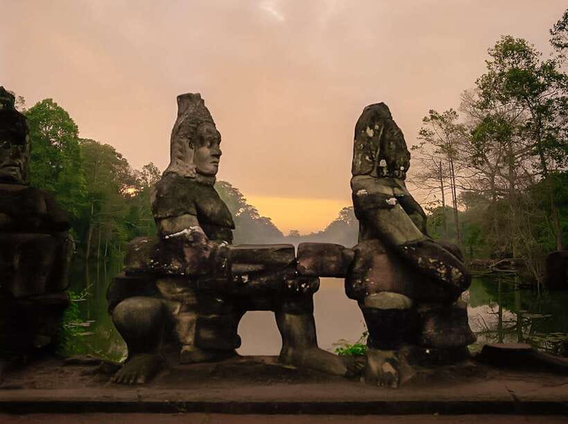Siem Reap: Angkor Wat Sunrise or Sunset Guided Tour - Clothing, heat, and the long-day reality