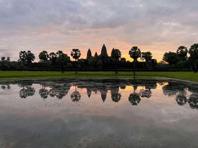 Siem Reap: Angkor Wat Sunrise Tour via Tuk Tuk & Breakfast - What the $59 price really covers