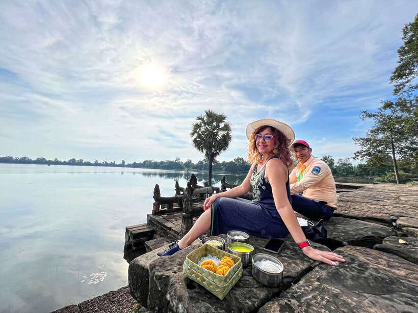 Siem Reap: Angkor Wat Sunrise Tour via Tuk Tuk & Breakfast - Tuk tuk comfort, guides, and service