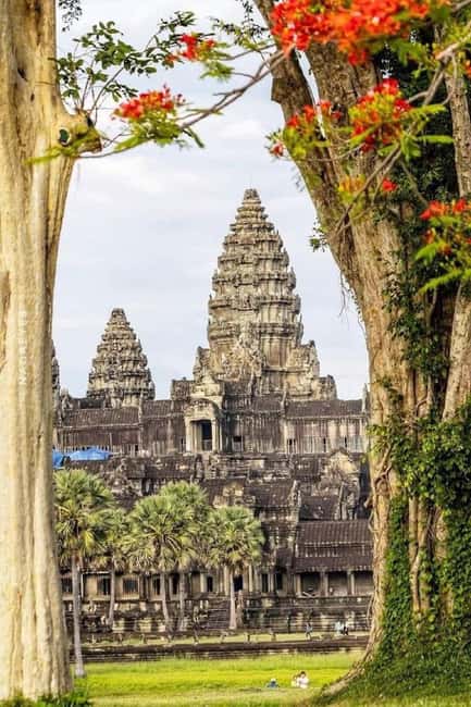 Siem Reap: Angkor Wat Tour with Italian-Speaking Guide - Two hours inside Angkor Wat