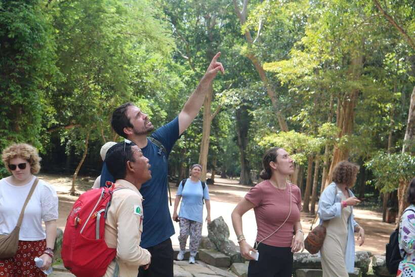 Siem Reap: Angkor Wat with German or English Guided Tour - The guides make the difference