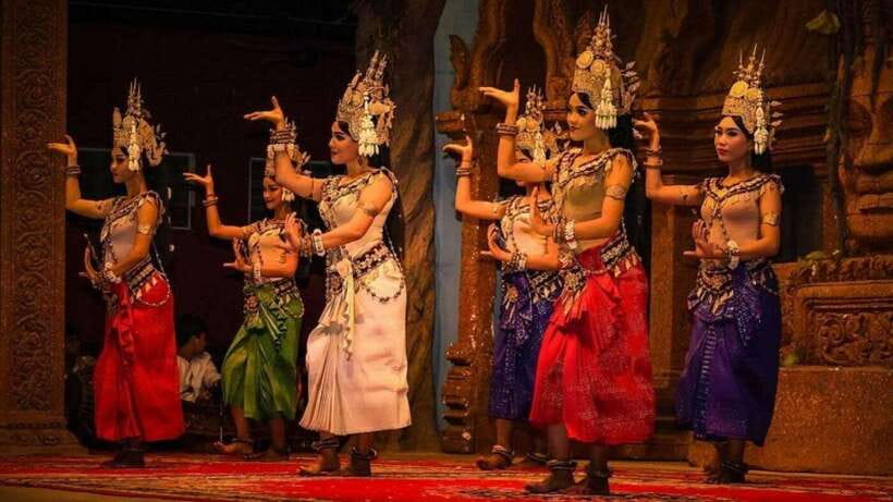 Siem Reap: Apsara Dance Show and Dinner with Hotel Pickup - Arriving at the theater and restaurant