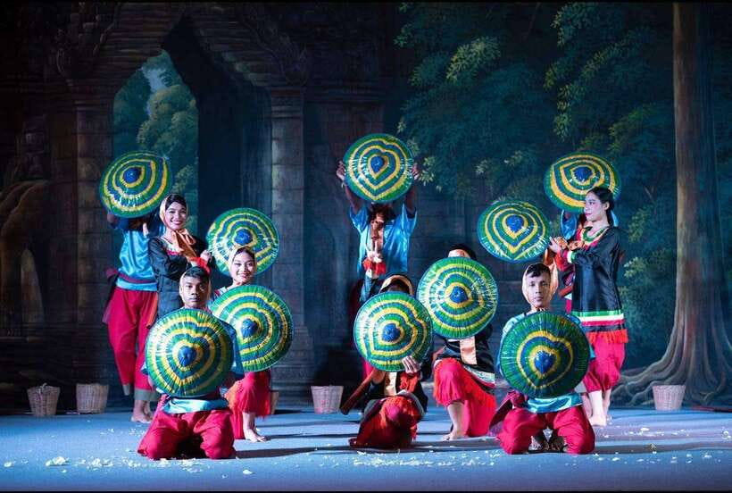 Siem Reap: Apsara Dance Show and Dinner with Hotel Pickup - What the venue does well, and where it falls short
